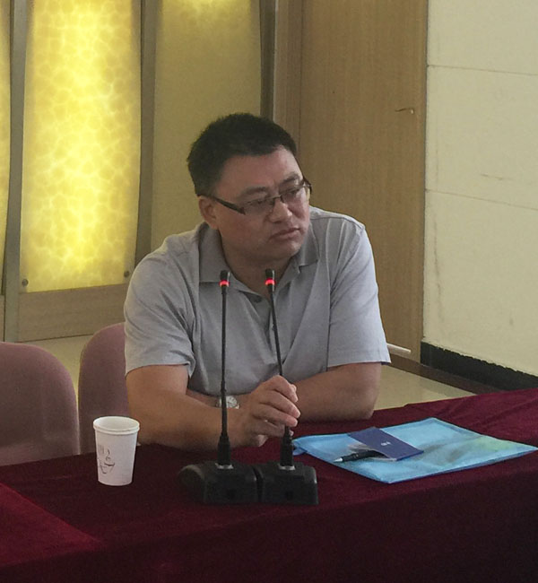 安庆市文化广播电视新闻出版局曾本双正在会上作重要讲话