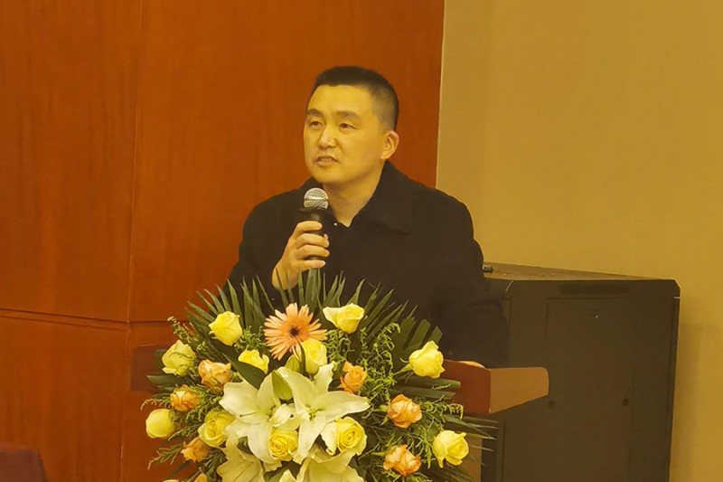 西安理工大学教授耿竞代表专家组宣布鉴定结果合格